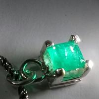 1.40ct Colombian Emerald Pendant ( With Chain) 