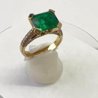 Colombian 2.0 Ct. Emerald & Diamond Gold Ring 