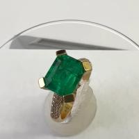 Colombian 2.0 Ct. Emerald & Diamond Gold Ring 