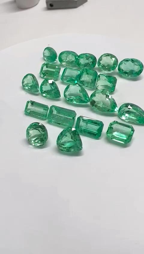 25 Ct. Colombian Emerald Lot 