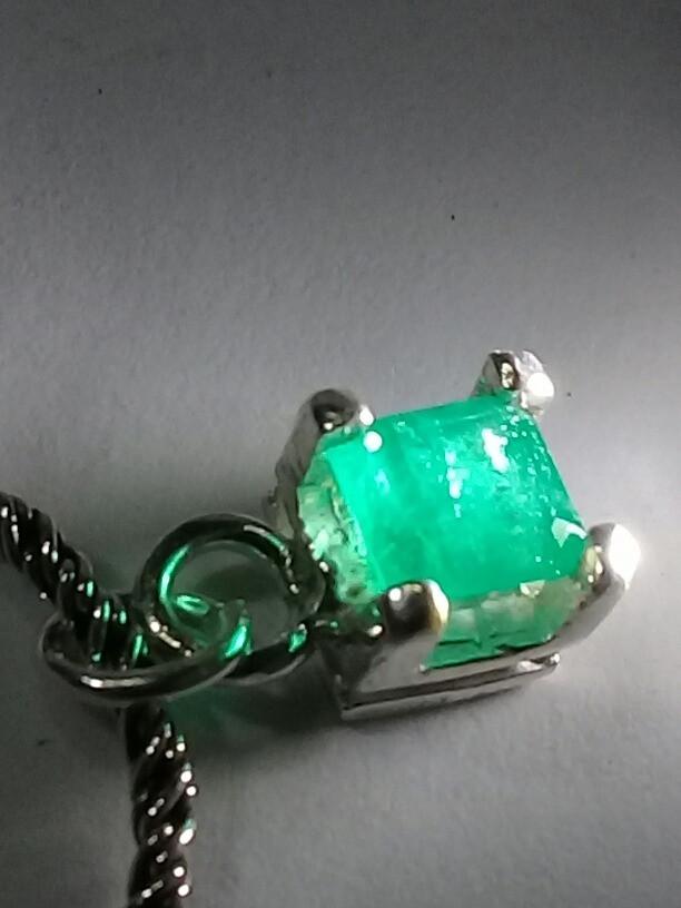 1.40ct Colombian Emerald Pendant ( With Chain) 