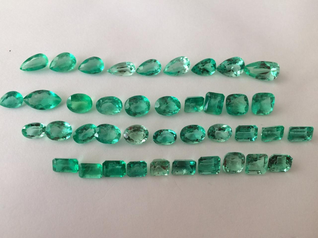 26.95 Ct. Colombian Emerald lot 