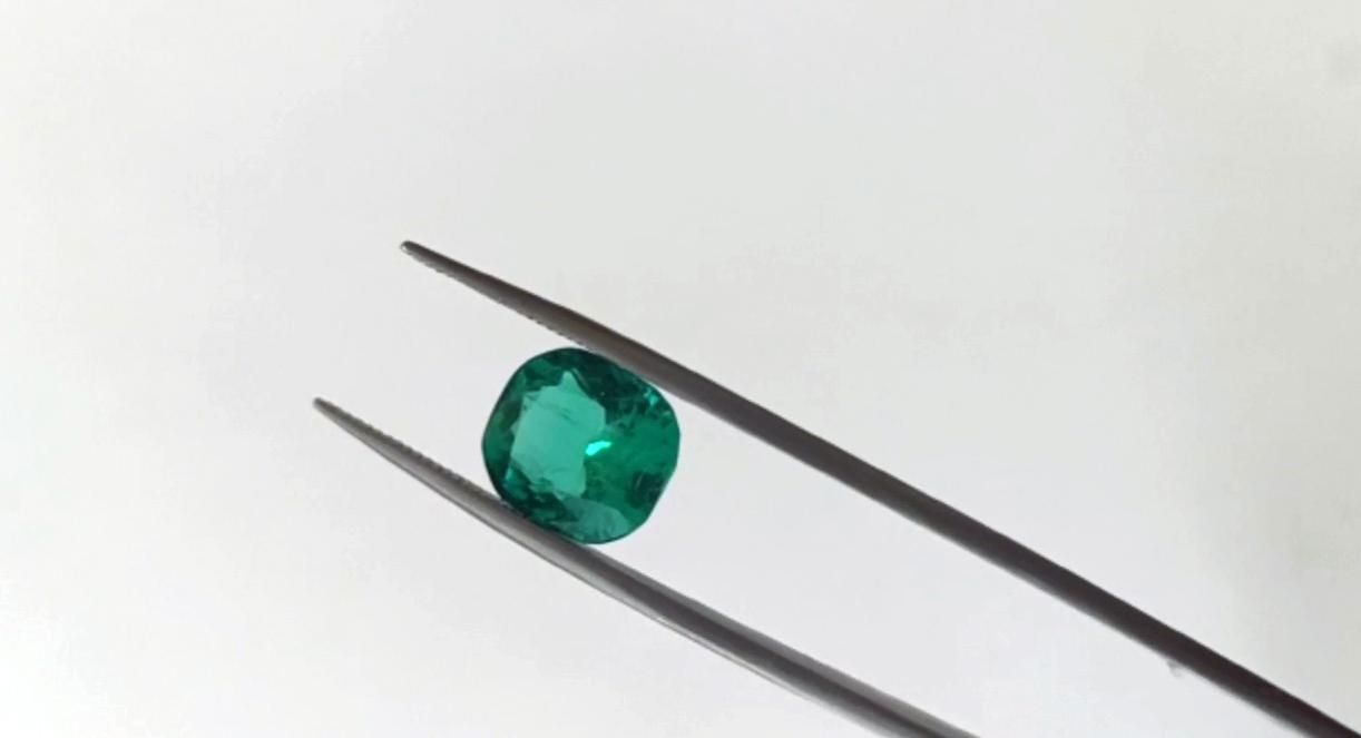 5.01 Ct.Colombian Emerald ( Exceptional) 