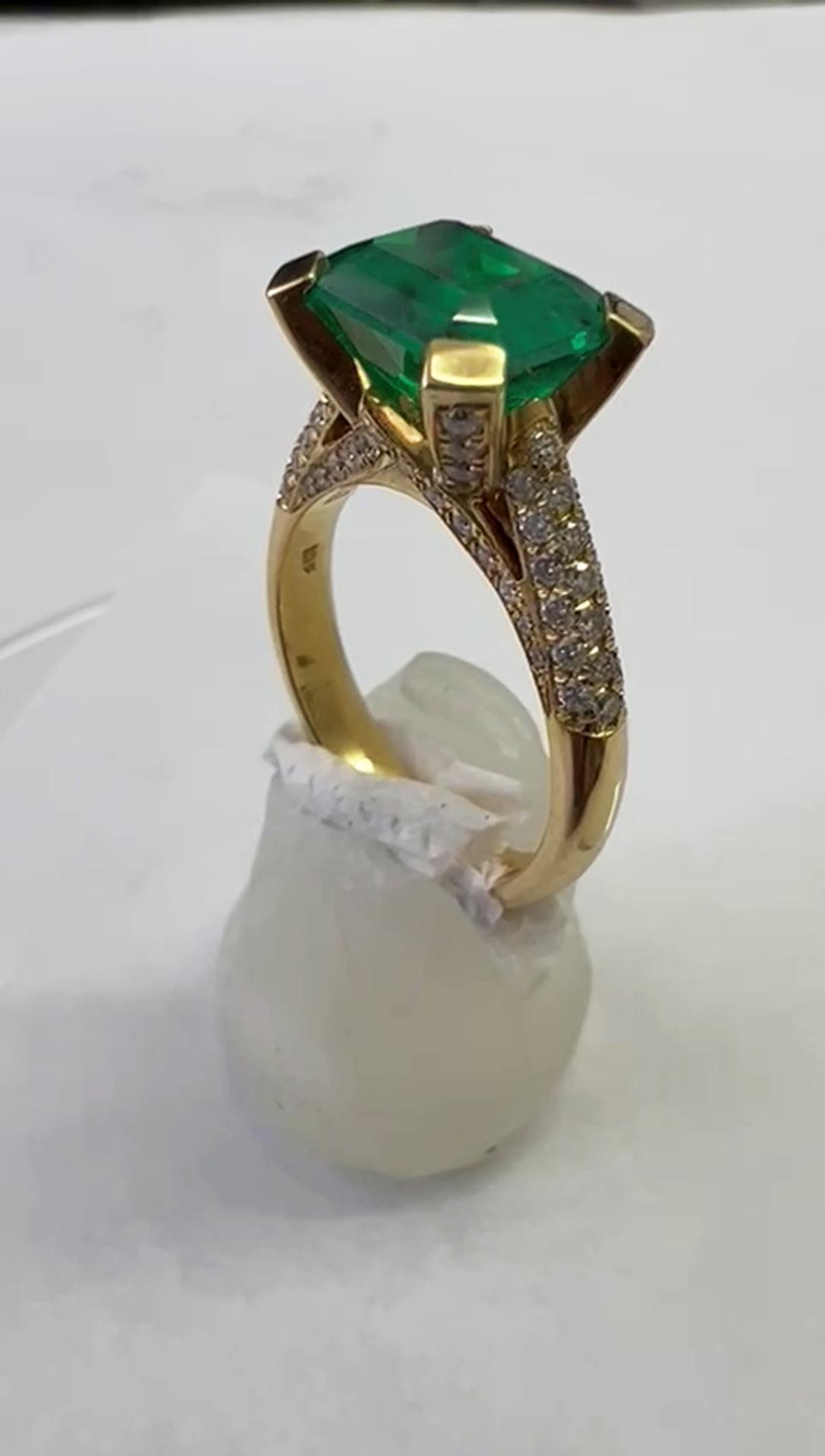 Colombian 2.0 Ct. Emerald & Diamond Gold Ring 