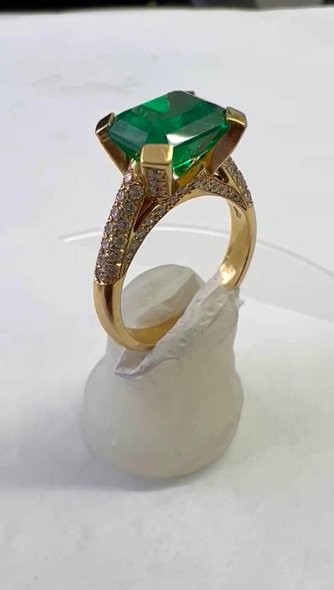 Colombian 2.0 Ct. Emerald & Diamond Gold Ring 