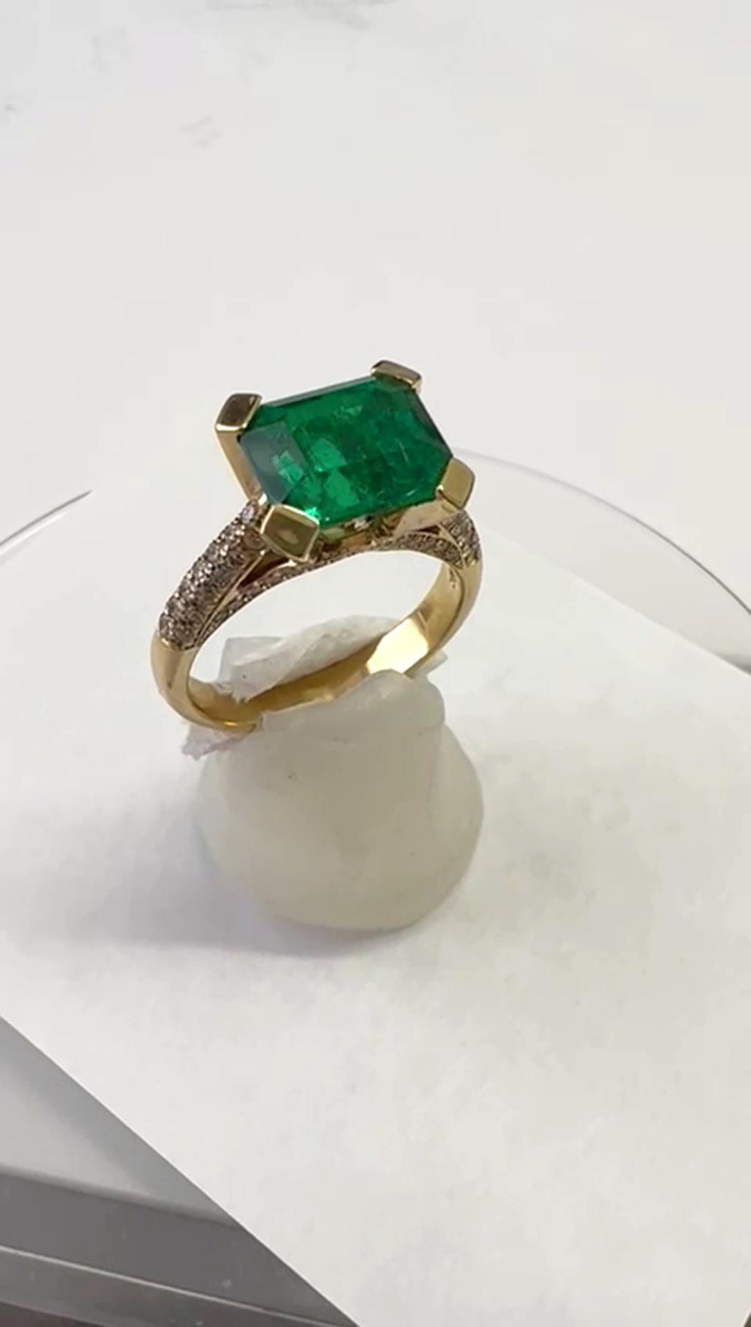 Colombian 2.0 Ct. Emerald & Diamond Gold Ring 