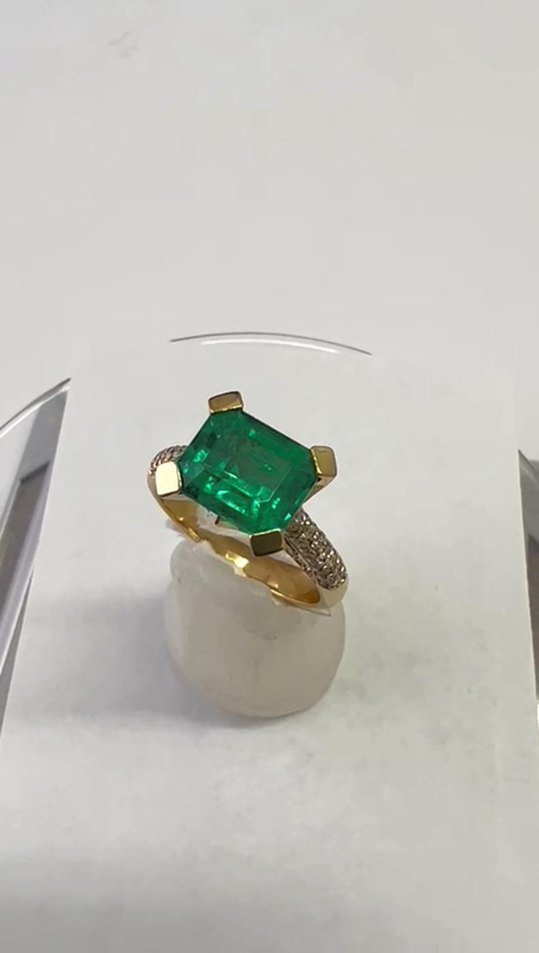 Colombian 2.0 Ct. Emerald & Diamond Gold Ring 