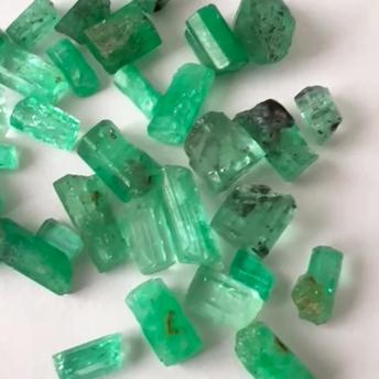 35 Ct. Rough Colombian Emerald Lot