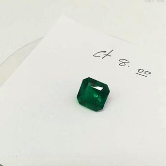 8.0 Ct.  Colombian Emerald (Exceptional)