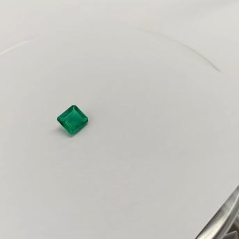 0.90 ct. Colombian Emerald 