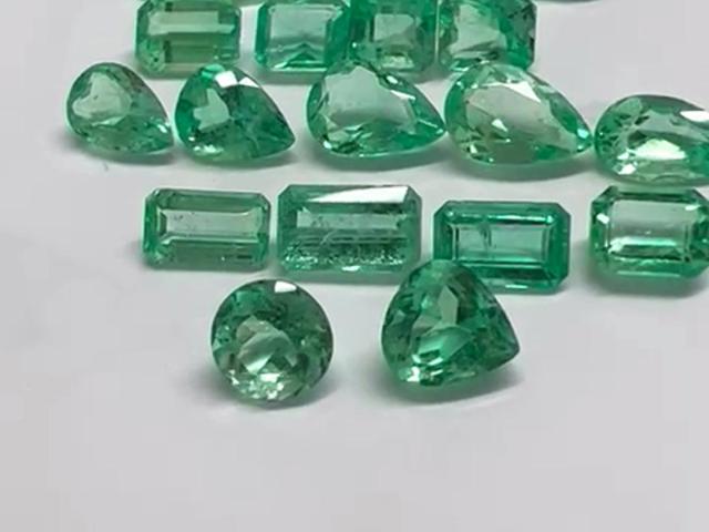 25 Ct. Colombian Emerald Lot 