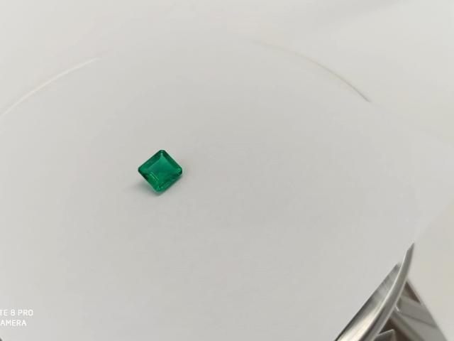 0.90 ct. Colombian Emerald 