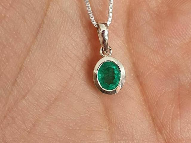 0.70ct. Colombian Emerald Pendant ( With Chain)
