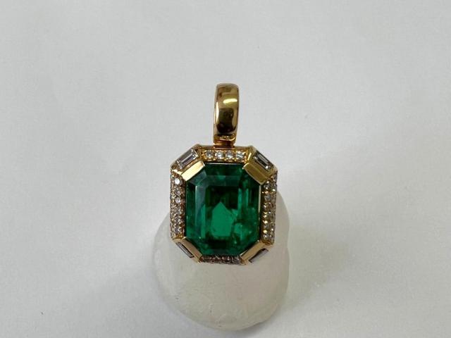 Colombian 3.99ct Emerald &  Diamond Pendant