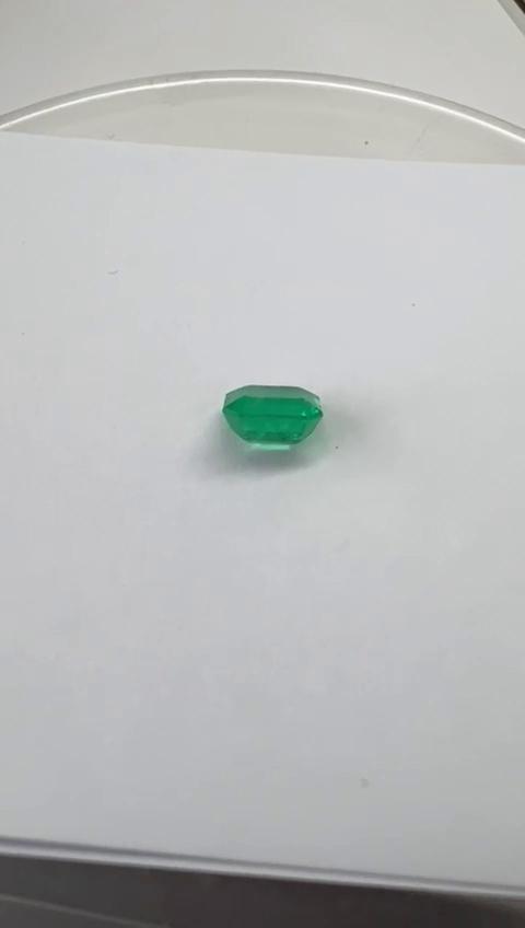 1.37 Ct. Colombian Emerald  (Exceptional) 