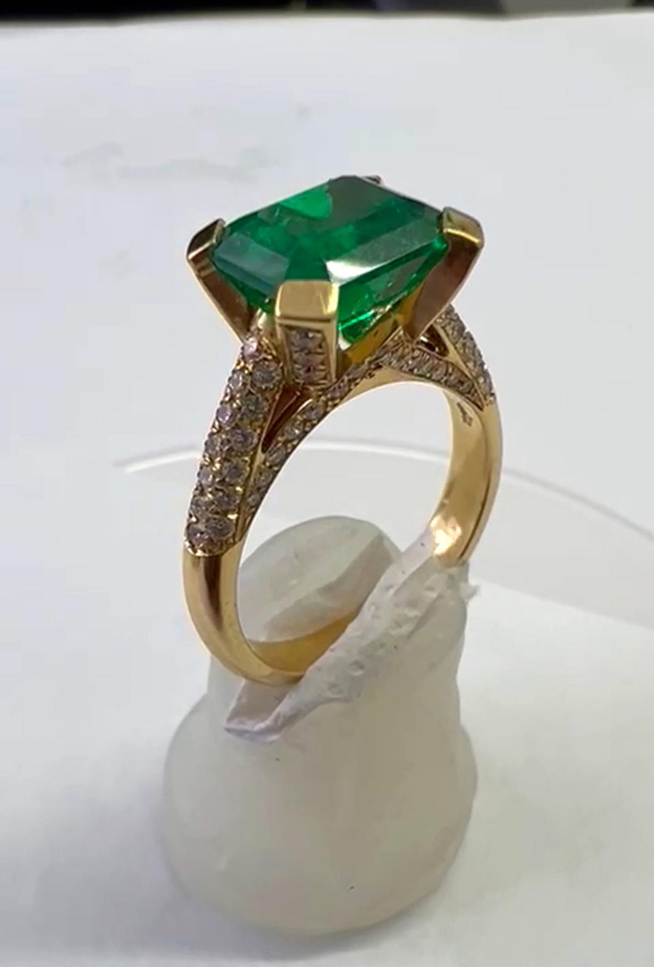 Colombian 2.0 Ct. Emerald & Diamond Gold Ring 